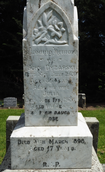 Close-up of 
the headstone of Julia and John Dyzarski and their daughter Rosie.