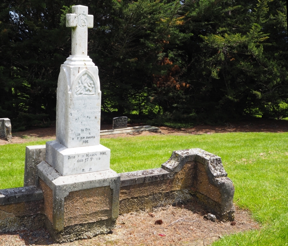 Headstone of Julia and John Dyzarski and their daughter Rosie.