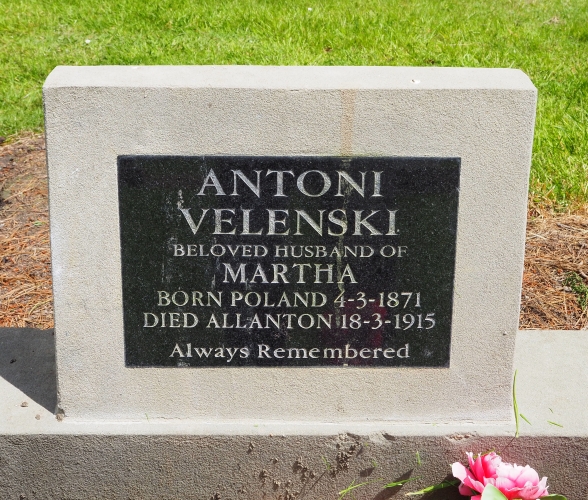 Headstone 
Antoni and Martha Velenski