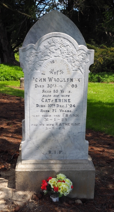 Headstone 
Wroblenski, John, Catherine, their son Frank and his wife, Katherine