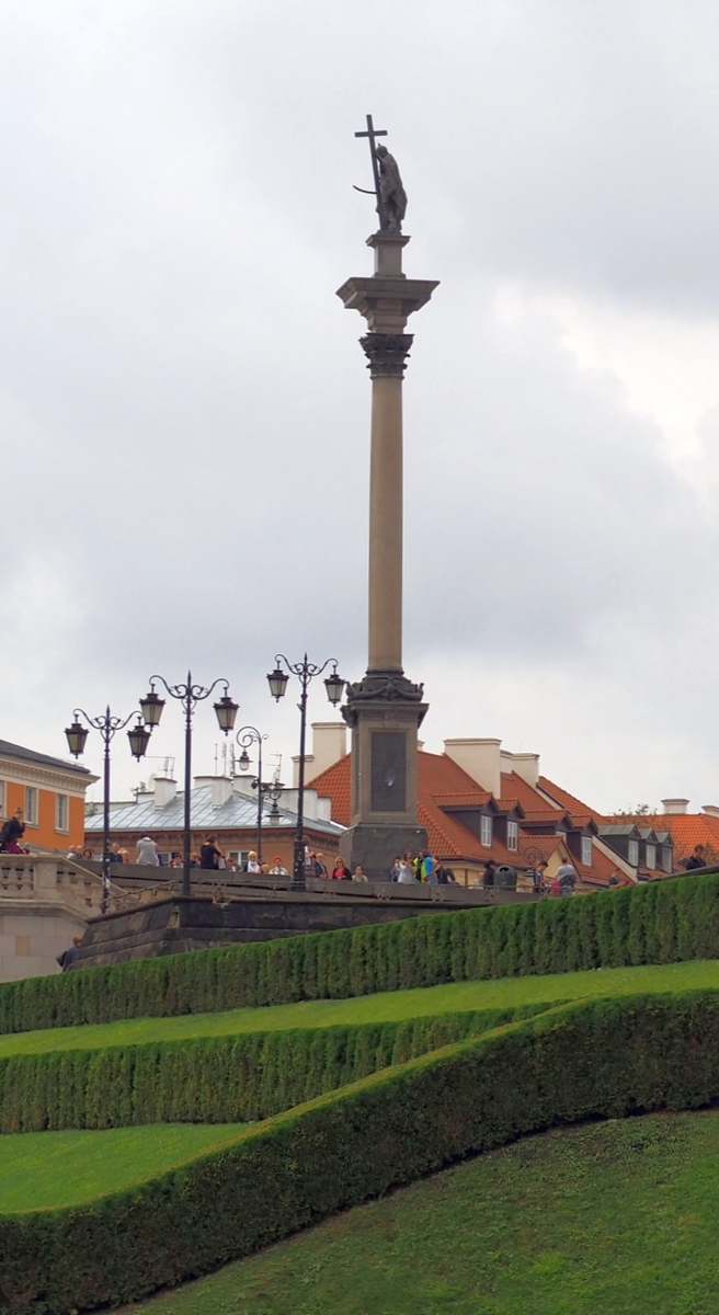A view of Zygmunt's 
column from the manicured lawns and hedges of the Royal Castle.