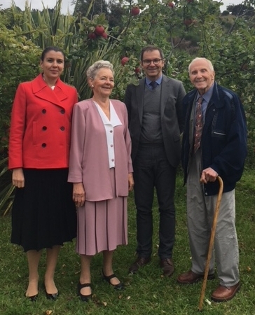 Polish Consul, Ela, Polish Ambassador and Bronek in the Szukiel orchard.