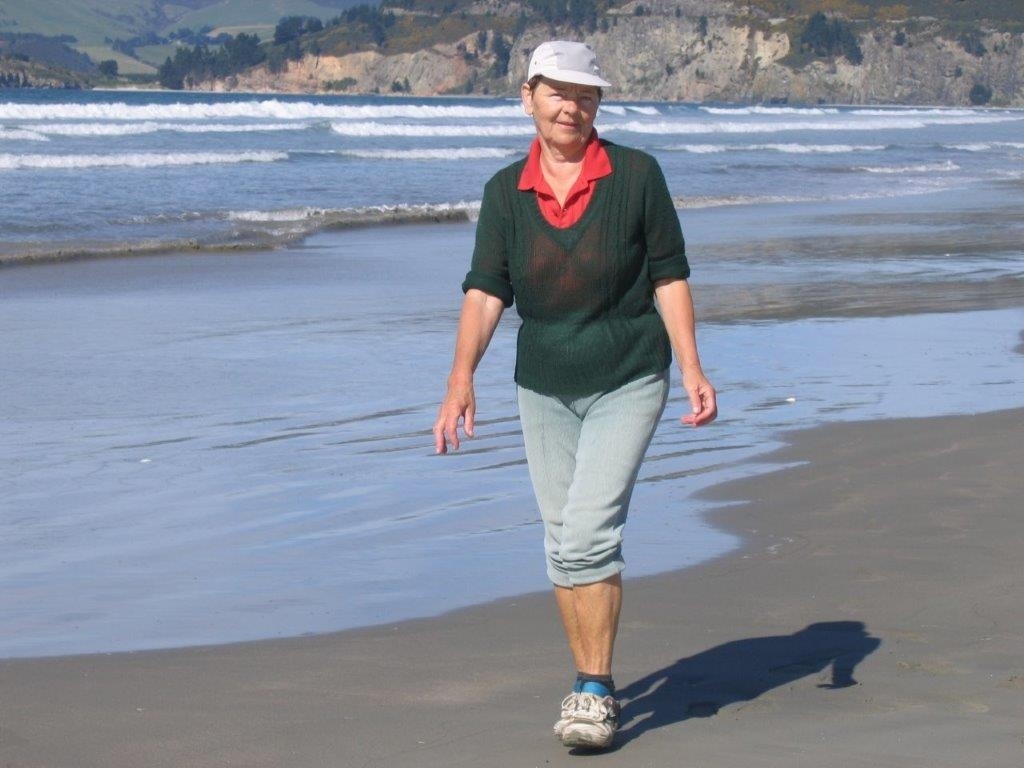 Eleonora Szukiel 
strolling along Blueskin beach