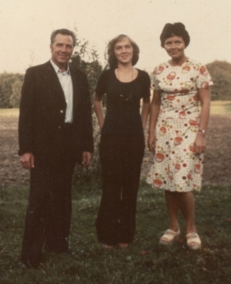 Bronisław, Eleonora and 
Małgosia at the Łęki Górne farm.