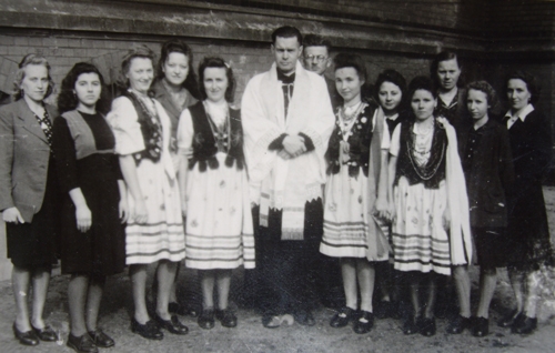 Priest 
surrounded 12 members of a choir, including Janina