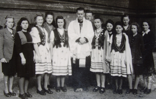 Priest 
surrounded 12 members of a choir, including Janina