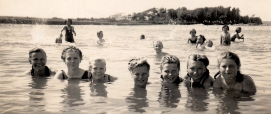 Some 
of the Pahiatua girls swimming in the Mangatainoka rive.r