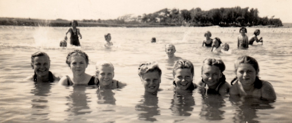 Some 
of the Pahiatua girls swimming in the Mangatainoka rive.r