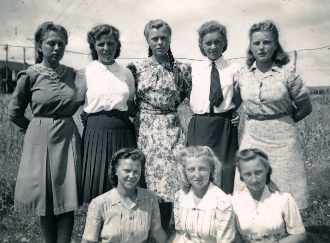 Jadzia 
with some of her Pahiatua friends