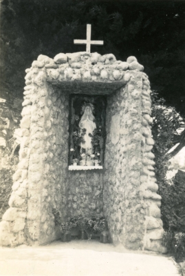 The old grotto in 
Pahiatua