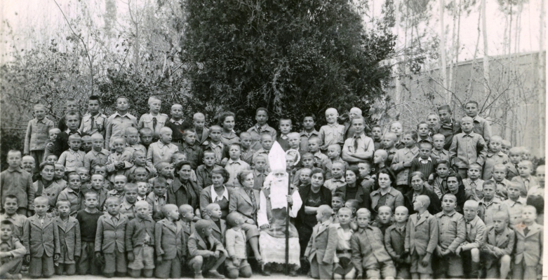 Large group of boys in
Isfahan