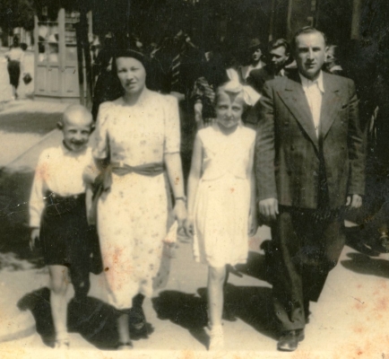 Stanisław, Marysia, 
Jan and Jadzia Jarka on a street in Białystok