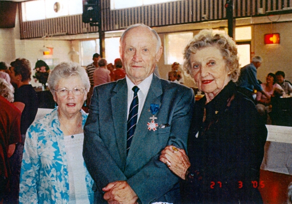 Jan Jarka with wife Stella 
and Jadwiga after the Krzyż Kawalerski ceremony