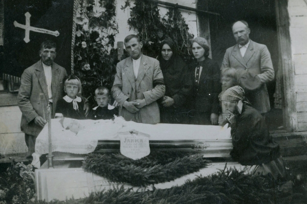 Rozalia Jarka in an 
open coffin with her family looking on