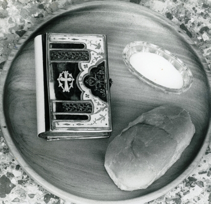 Wooden tray with the 
Taranaki bible, salt and bread