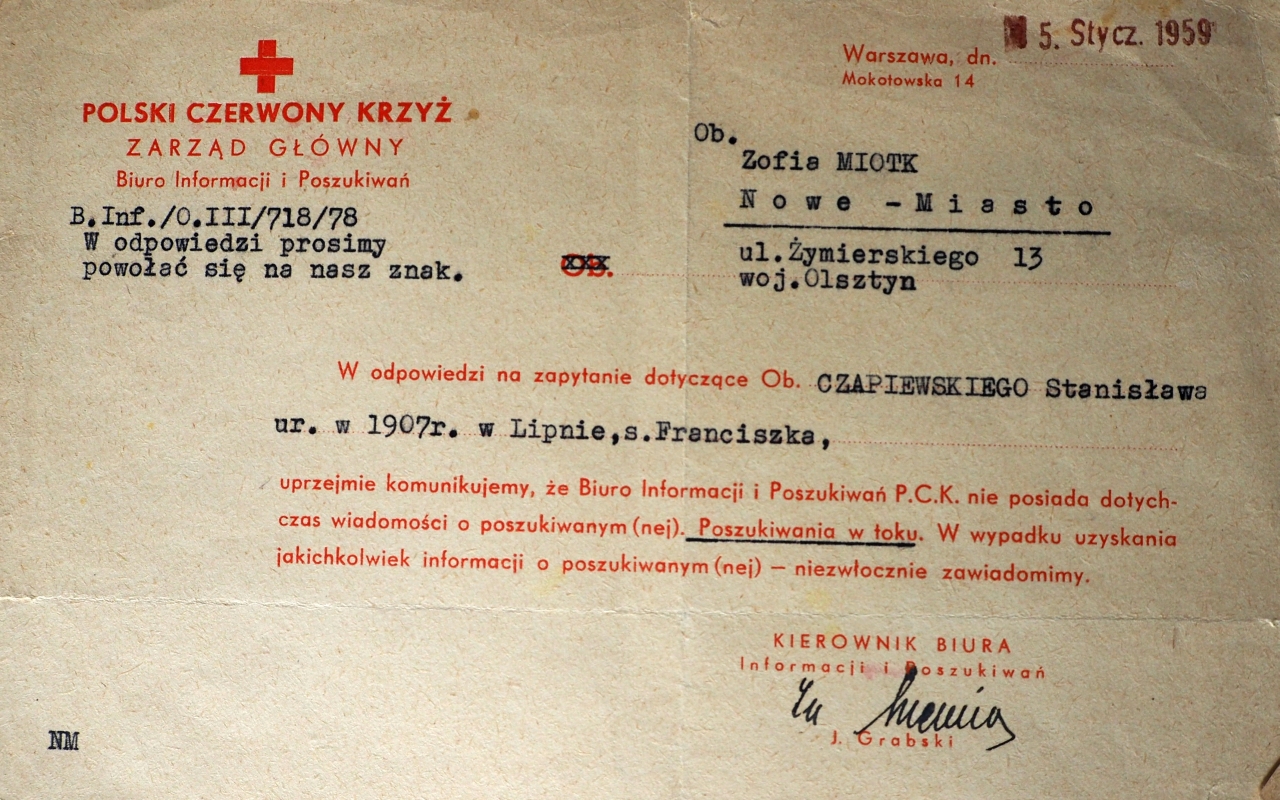 Clearly a form
letter. The print is red and Stanisław Czapiewski's name, year of birth and place of birth are typed in.