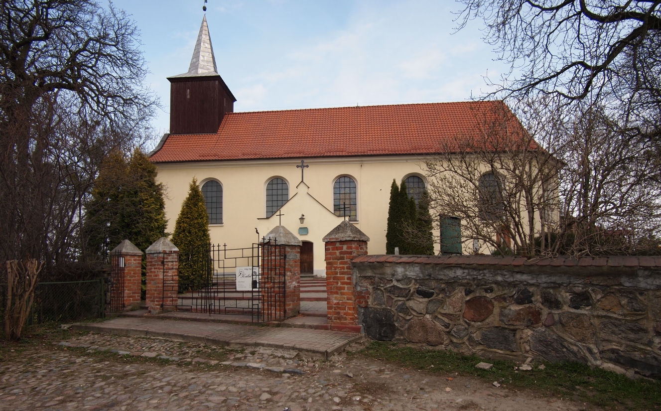 The Godziszewo 
church taken from the outside on a winter's day