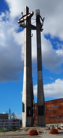 The Three 
Crosses Monument at the Gdańsk Solidarity Mueum