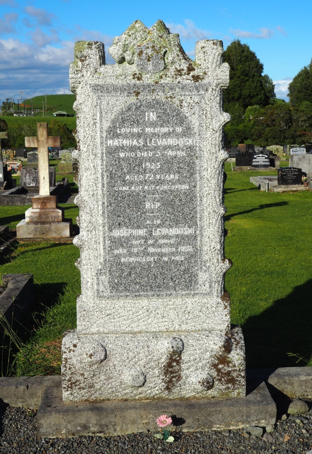 Josephina and 
Matthaeus Lewandowski headstone.