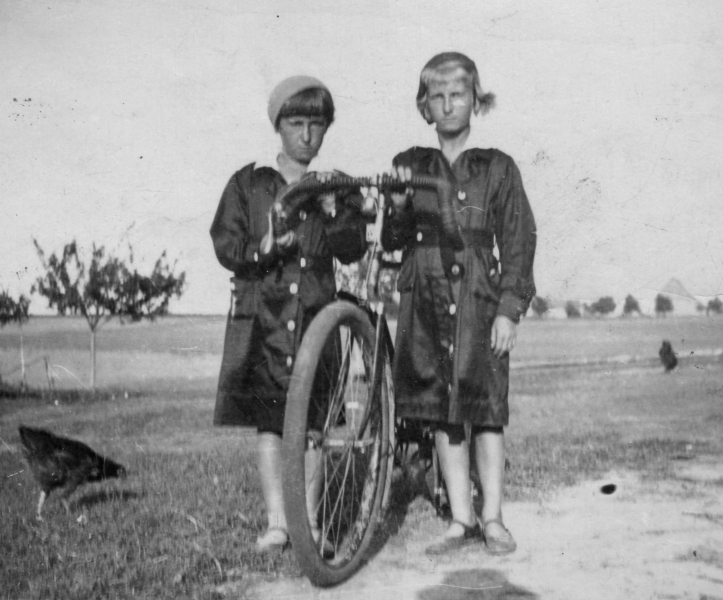 Janina and Romka Marchewa with bicycle