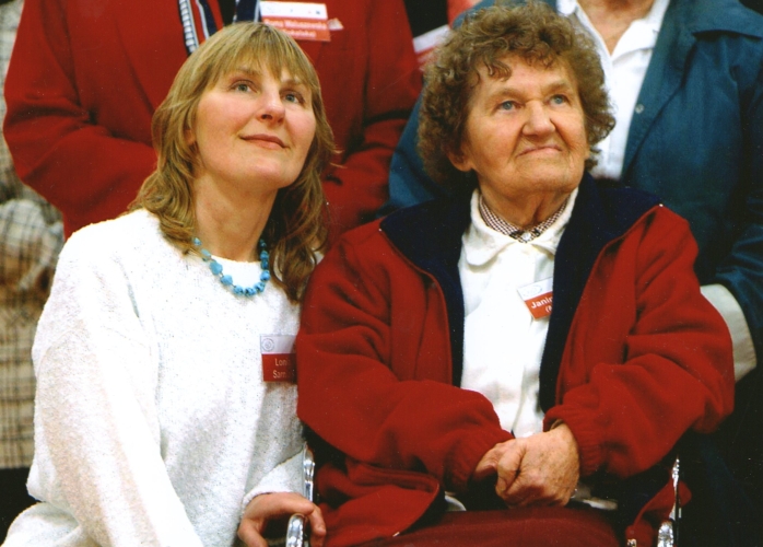 Lonia and Janina at the 60th anniversary celebrations of the 838 Polish refugee adults and children arriving in 
Wellington in 1944