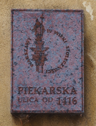 The commerorative 
plaque of Ulica Piekarska