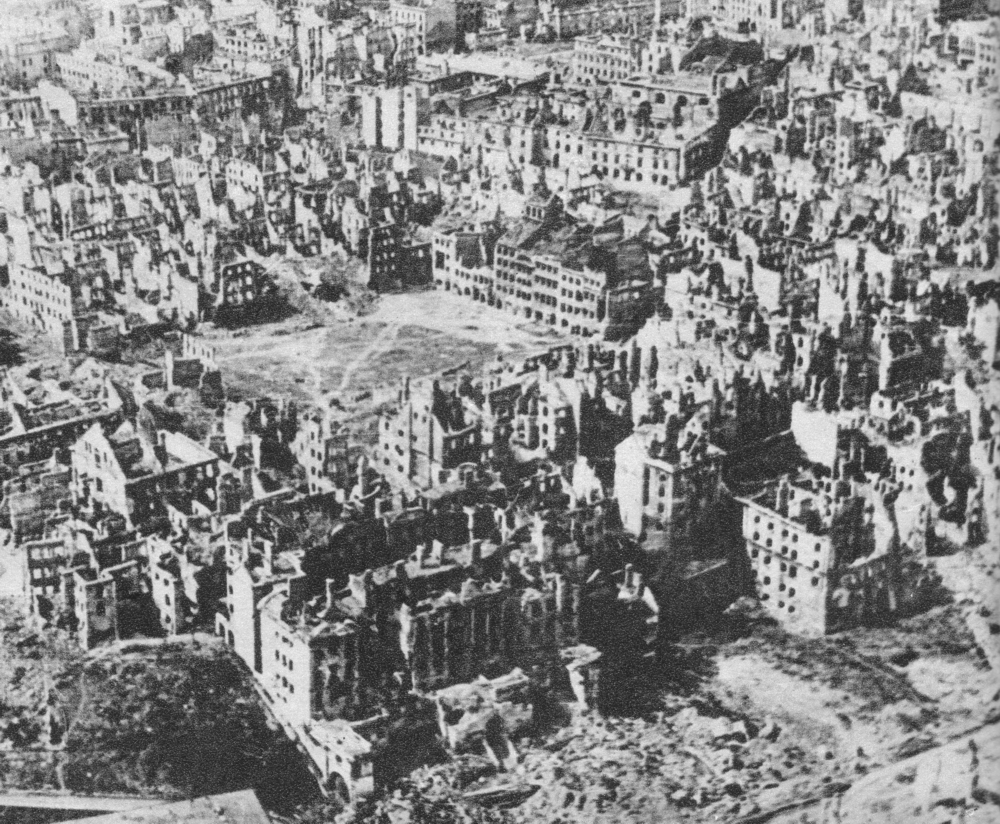 Warsaw in 
ruins, January 1945.