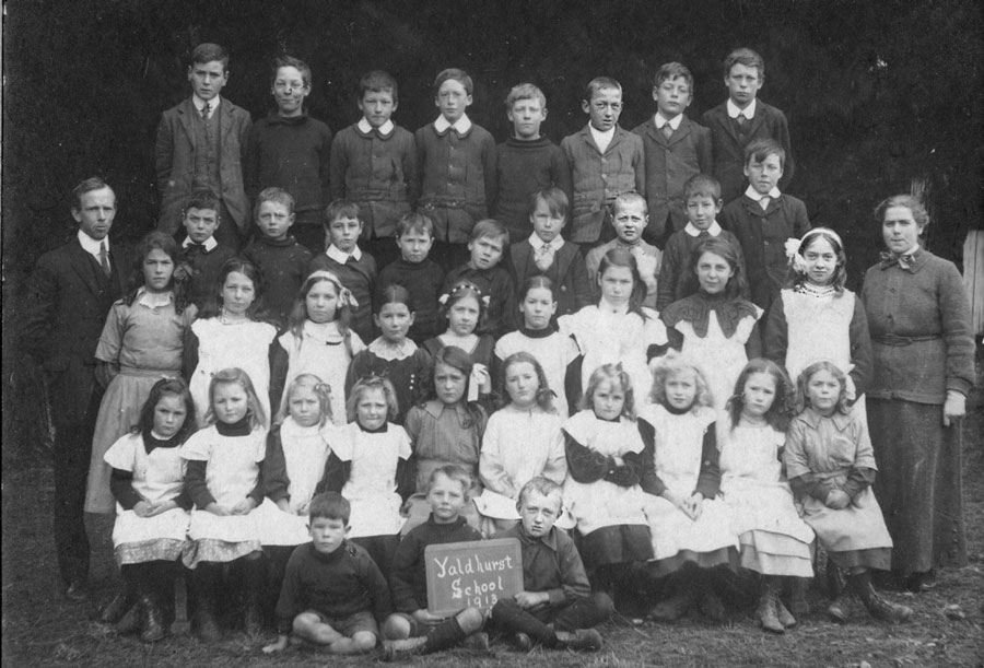 Yaldhurst 
School photo 1913