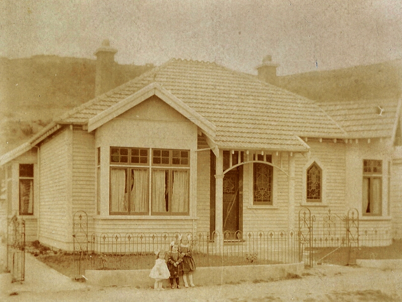 Madeline, Rayena 
and Mavis Orlowski outside 377 North Road