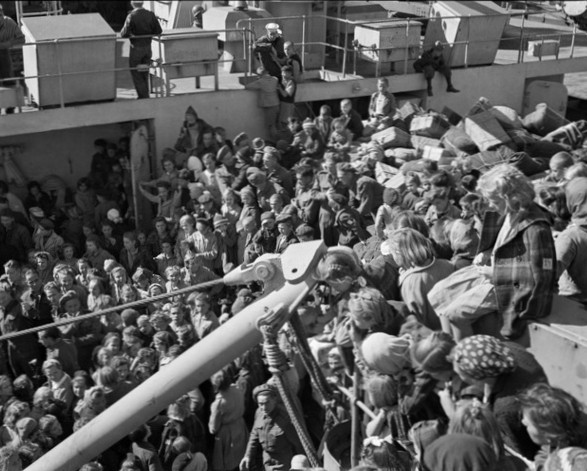 Polish children fill the deck of the USS General Randall as it docks in wellington in 1944