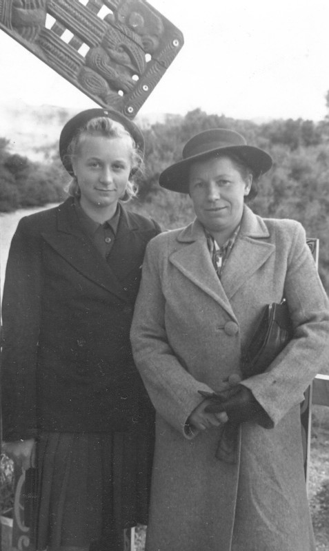 Anna and 
Waleria Zatorska in Rotorua