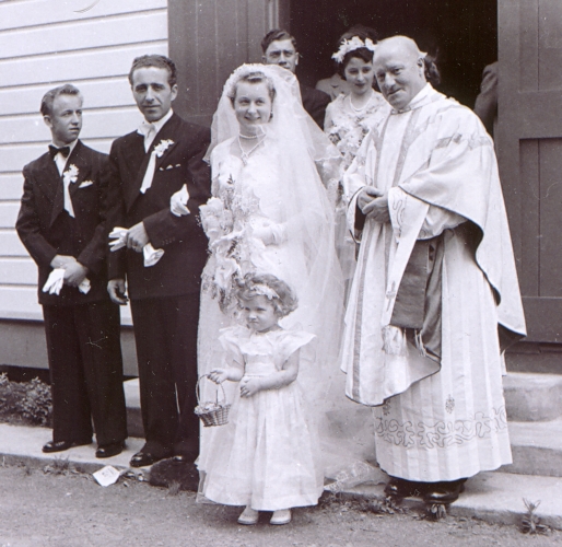 Anna and  
Władysław Piotrkowski outside the church after wedding