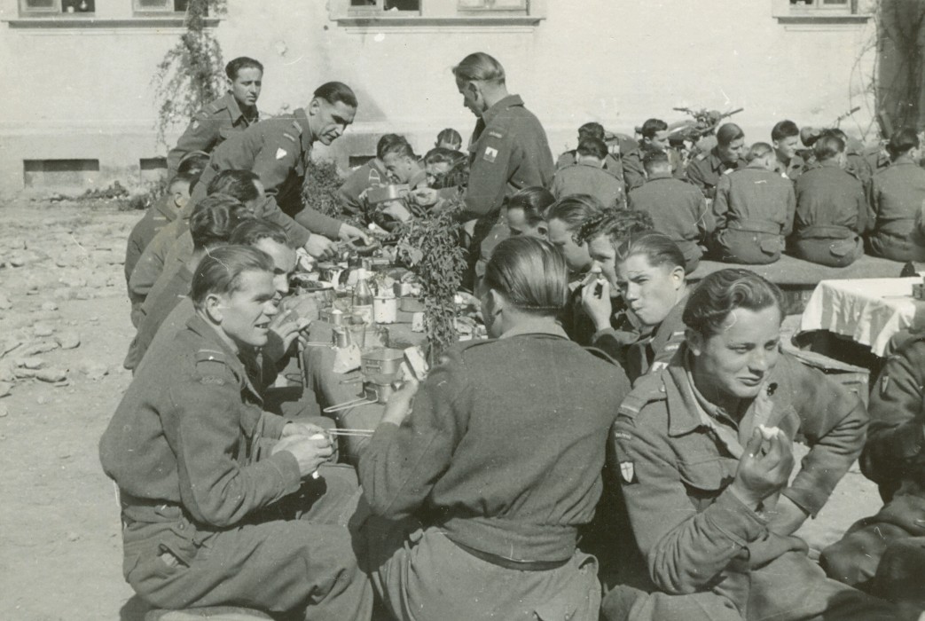 Polish
soldiers easting Easter breakfast 1945