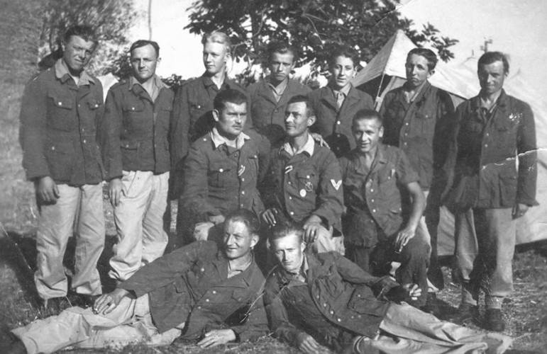 Assorted Polish 
men from German units