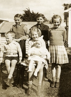 Zdzisław 
Gawronek with Doherty children
