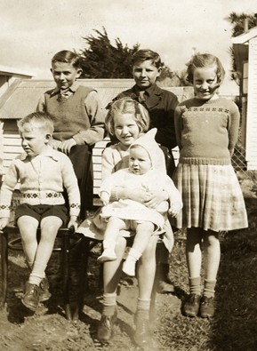 Zdzisław 
Gawronek with Doherty children