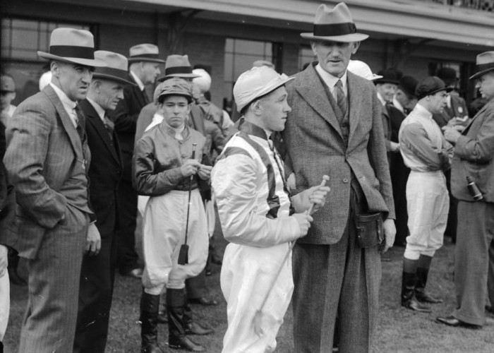 Keith 
Voitre with Lou Robertson ahead of 1935 Melbourne Cup
